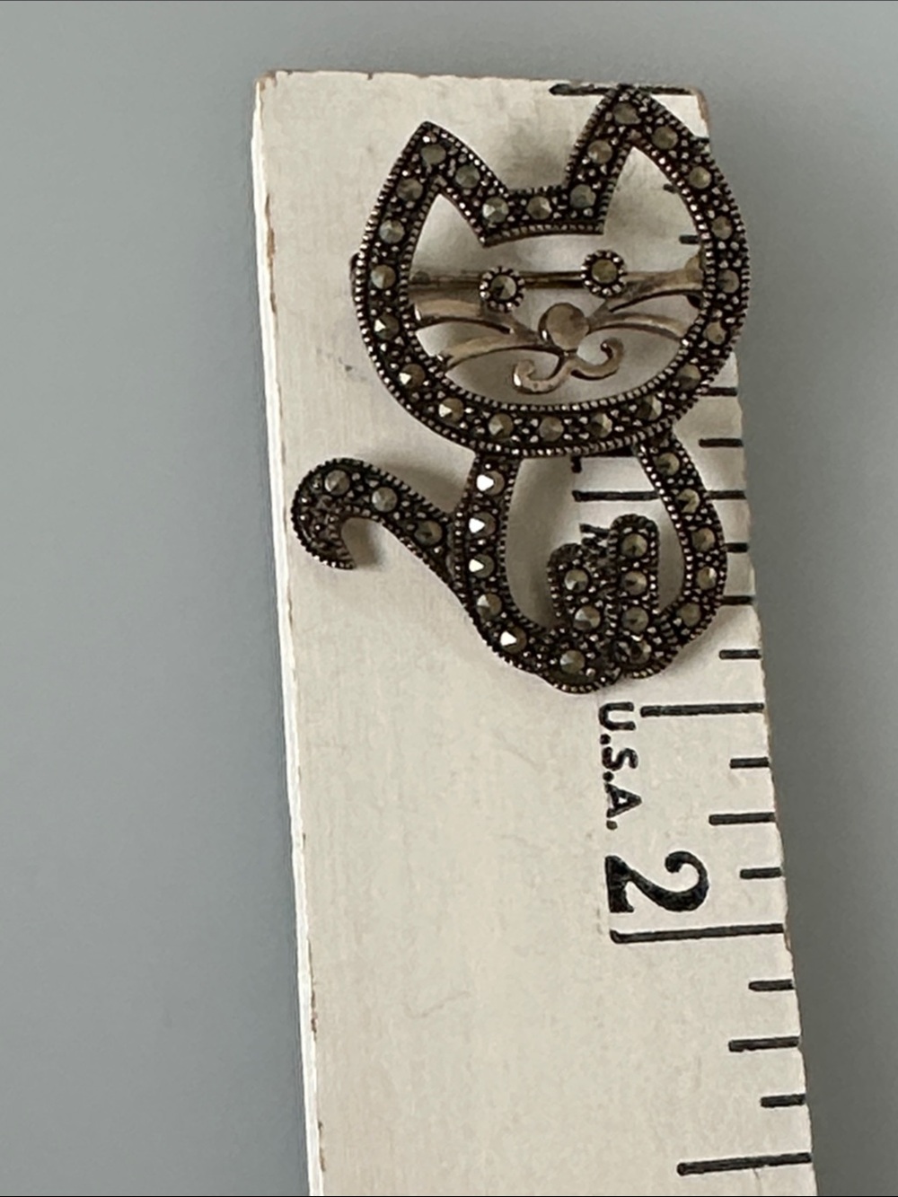 925 Sterling silver Cat-Shaped Marcasite Brooch in Silver - Picture 5 of 5